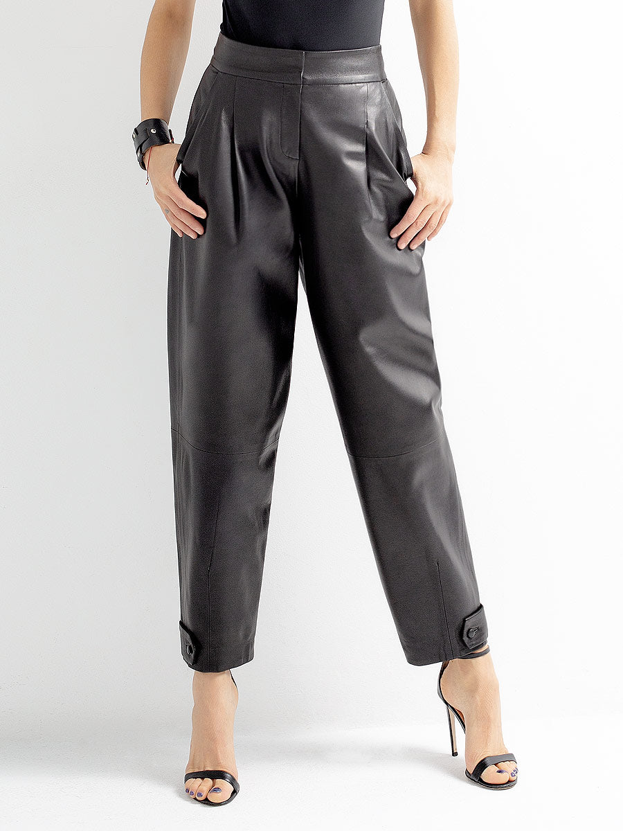  Casual trousers with a high waist