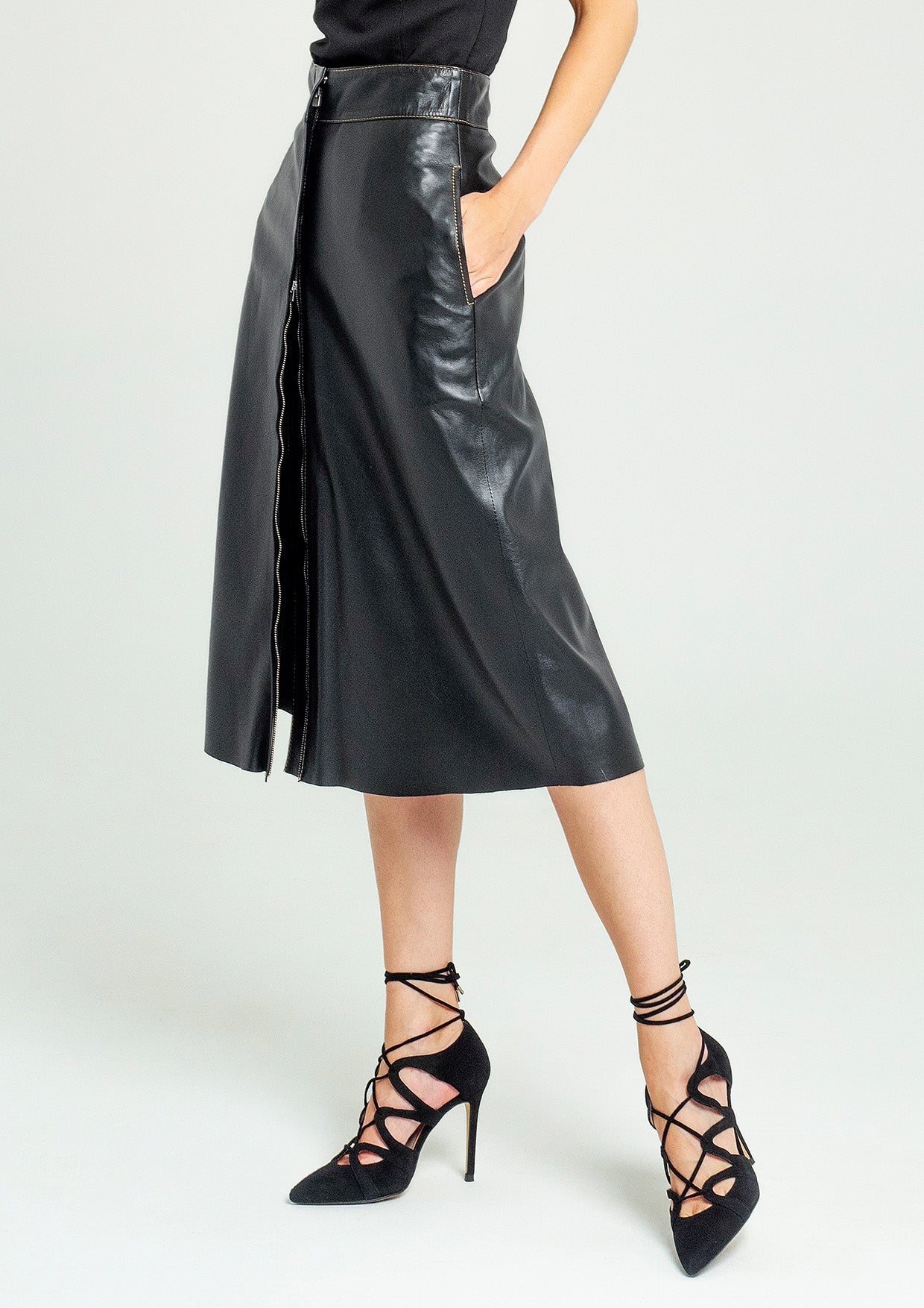 Leather skirt with front fastening